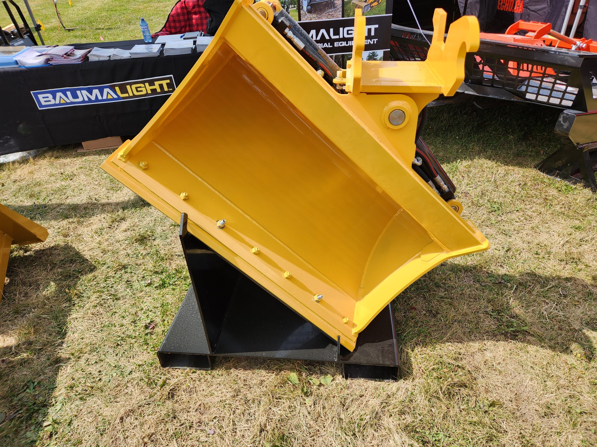 Hydraulic Tilt Bucket 1 Hydraulic Tilt Bucket
